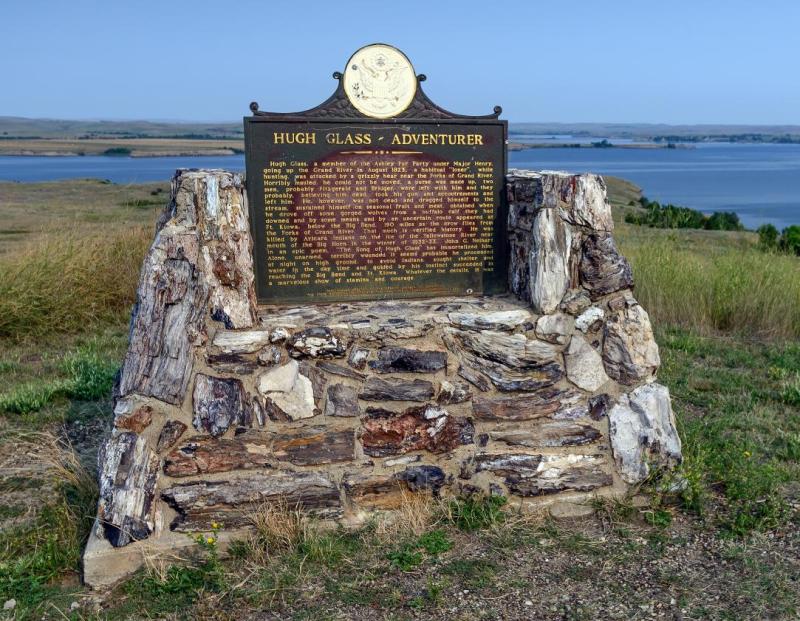 «Выживший»: реальная история Хью Гласса и что скрыл фильм 4 Памятная доска в честь Х.Гласса. Заповедник Шейдхилл, Сан-Диего, США